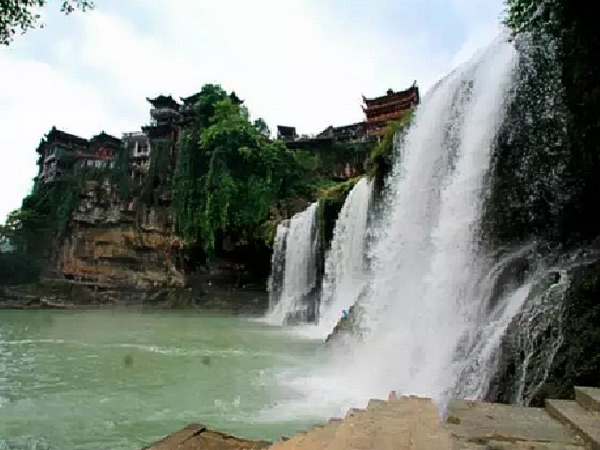 湘西芙蓉鎮(zhèn)、紅石林（坐龍峽、酉水畫(huà)廊）高品質(zhì)汽車2日游
