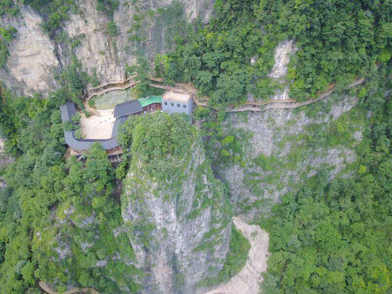 玻璃橋、天子山、猛洞河、 天門山、鳳凰古城 純玩4晚5日游F5