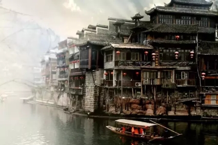鳳凰古城、晚會(huì)、矮寨大橋、魔鬼玻璃棧道、墨戎苗寨汽車(chē)兩日游