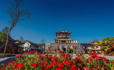 鳳凰古城、晚會(huì)、矮寨大橋、魔鬼玻璃棧道、墨戎苗寨汽車(chē)兩日游